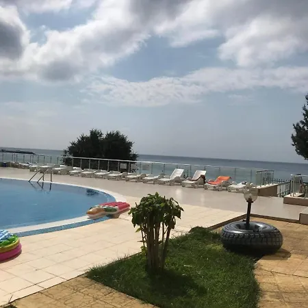 Gorgeous With Pool Steps Away From The Beach 아파트 스베티 블라스