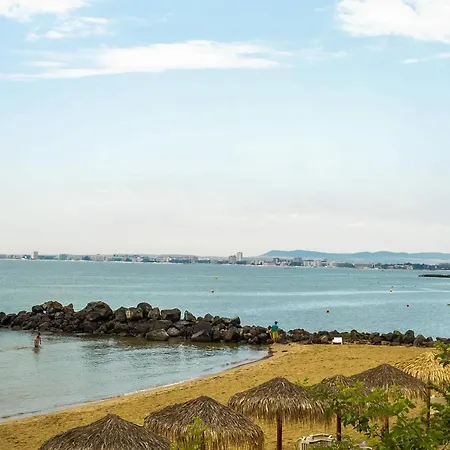 Gorgeous With Pool Steps Away From The Beach *
